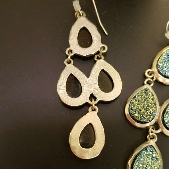 Faux green / blue druzy and gold drop earrings - Picture 4 of 4